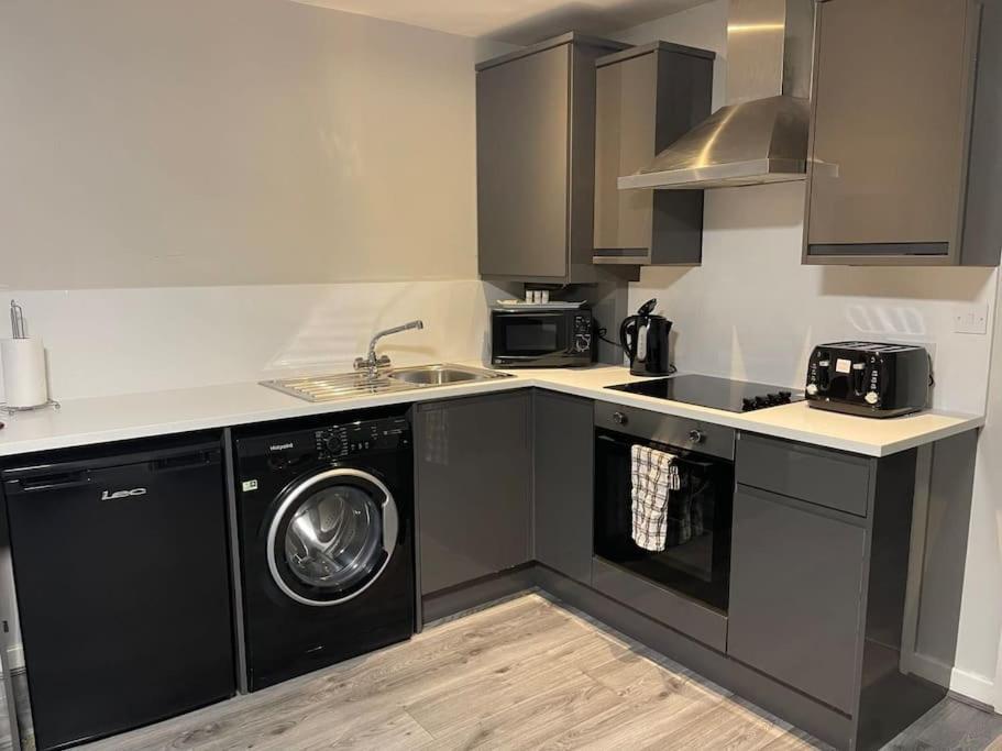 Hosted By Ryan - 2 Bedroom Apartment Λίβερπουλ Εξωτερικό φωτογραφία