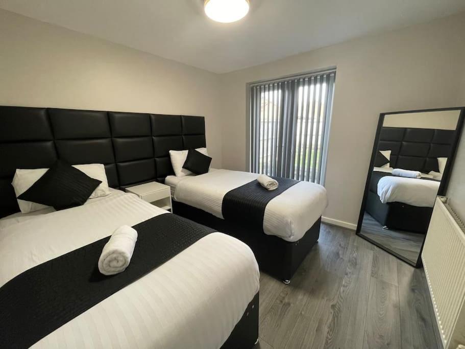 Hosted By Ryan - 2 Bedroom Apartment Λίβερπουλ Εξωτερικό φωτογραφία